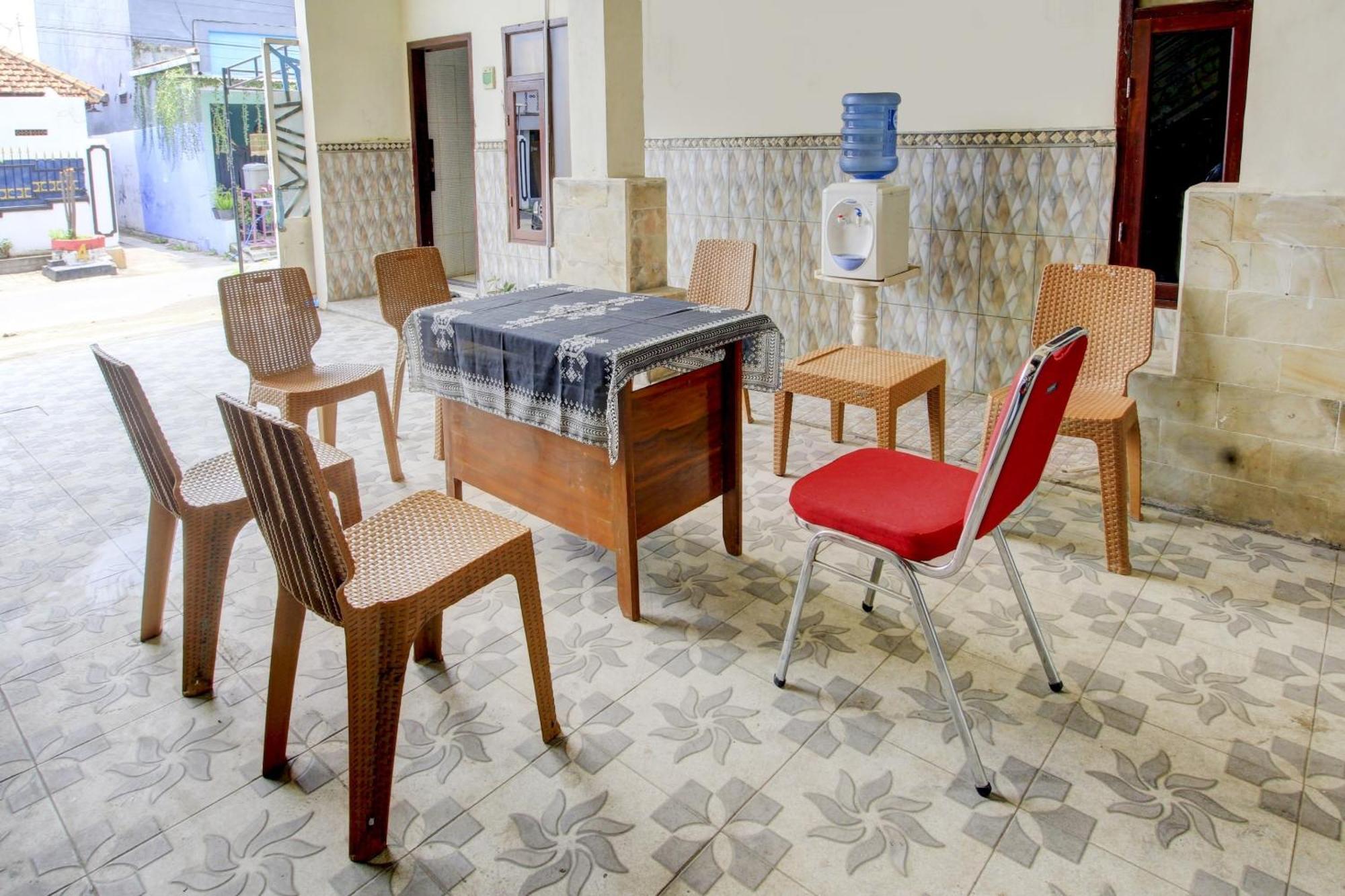 Oyo 90725 Zeevanna Syariah Hotel